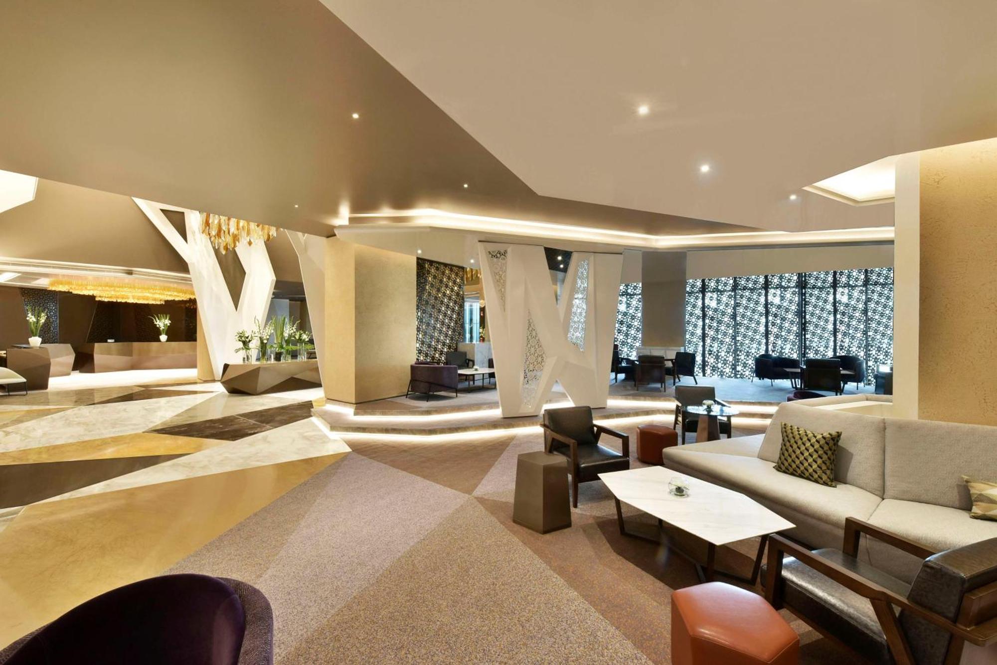 Hilton Bahrain Manama Exterior foto The lobby of the hotel