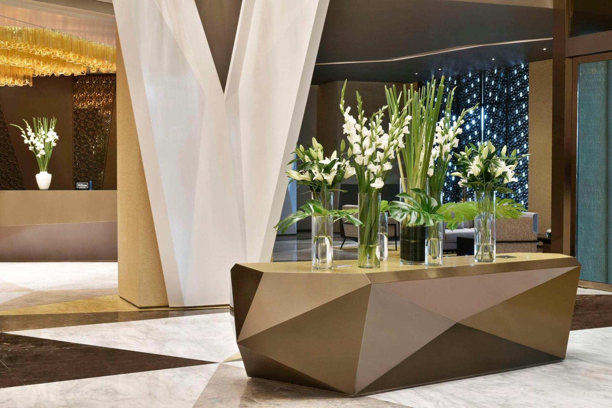 Hilton Bahrain Manama Exterior foto The lobby of the hotel
