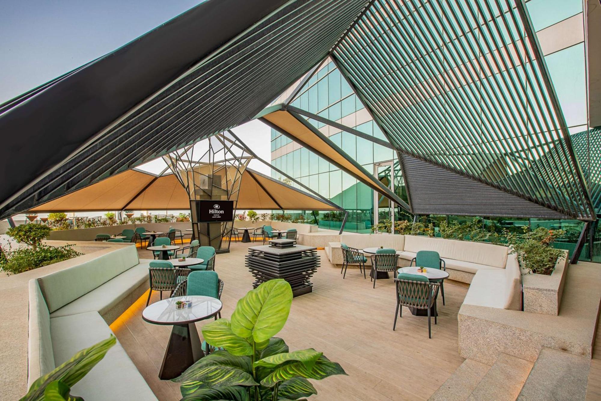 Hilton Bahrain Manama Exterior foto The Sky Bar